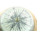 Kompas mosiężny na biurko drewniane wykończenie retro mango 10,5cm